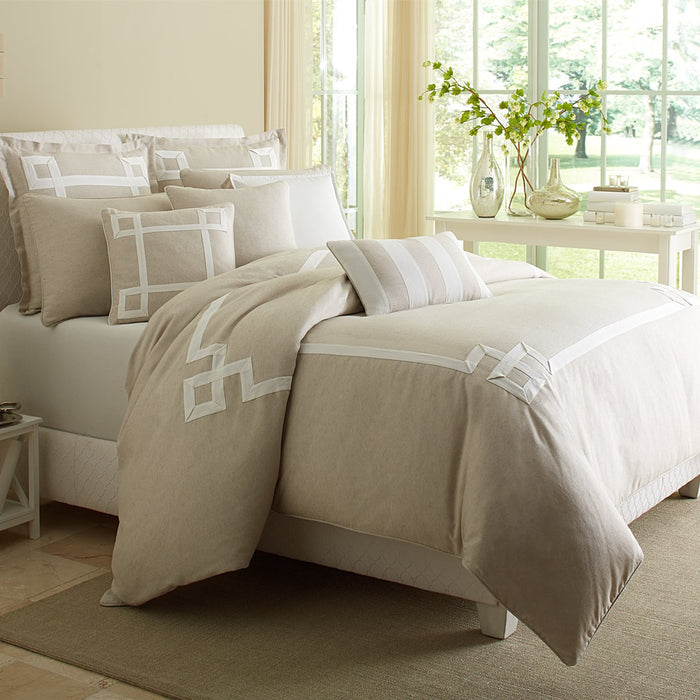 Michael Amini Avenue A Comforter Set Natural